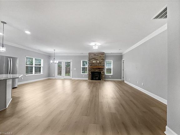 4th image of 3 Cloverfield Ct