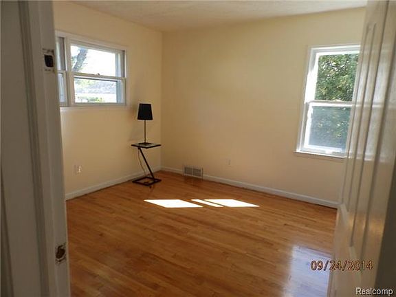 5th image of 73 Coleman Dr