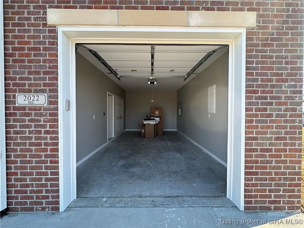 3 bed, 2.5 bath, 1635 sqft, $2,110 — Photo 2