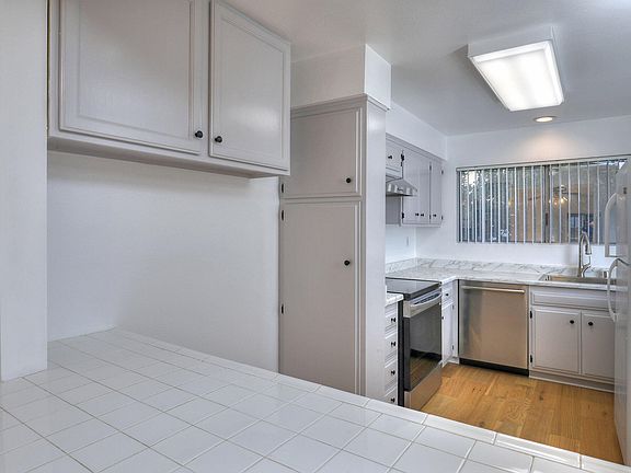 3rd image of 3733 Venitia Ln APT A