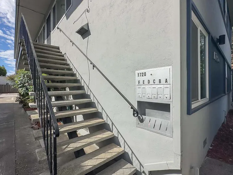 1720 Hearst Ave — Photo 5