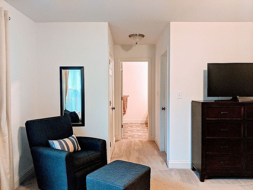 2nd image of 2709 Post Dr