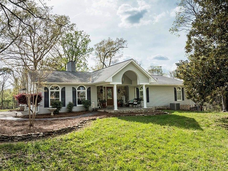 1st image of 245 McKnight Rd