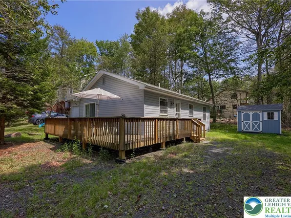 7942 Sleepy Hollow Dr, Tobyhanna, PA 18466