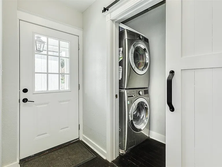 1407 Winnie St — Photo 20
