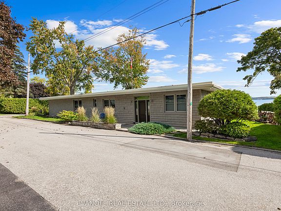 3rd image of 20 Lakeview Park Rd