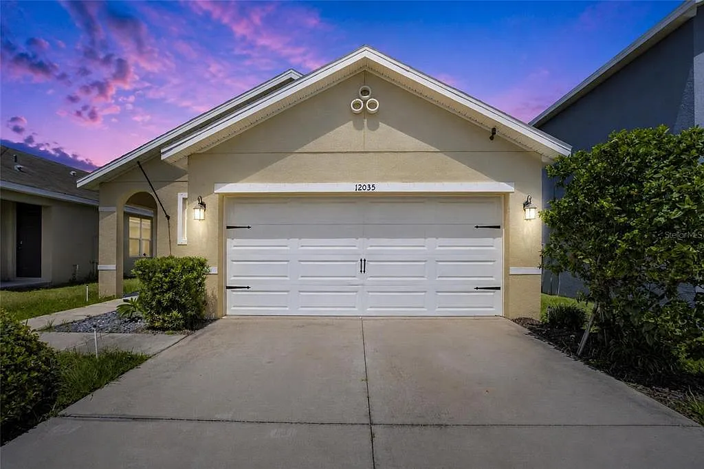 3 bed, 2.0 bath, 1516 sqft, $2,400 — Photo 2