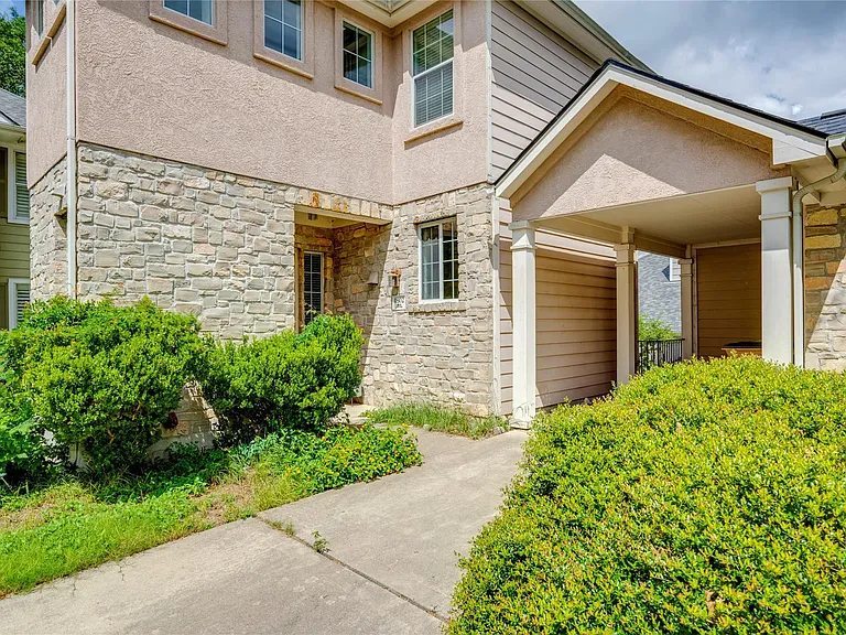 1802 Village Oak Ct — Photo 35