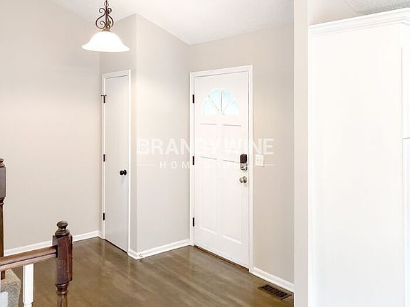 4th image of 105 Sumac St