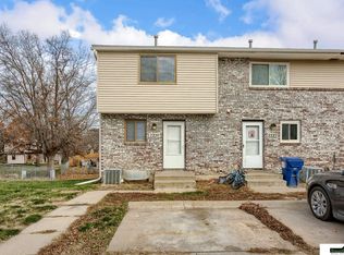 2220 Sandstone Rd, Lincoln, NE 68512