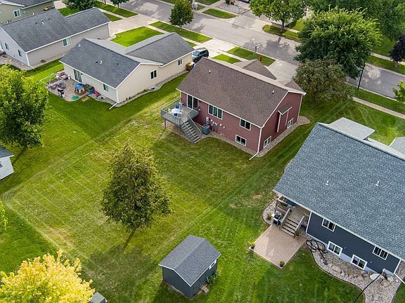 3rd image of 919 Deer Ln