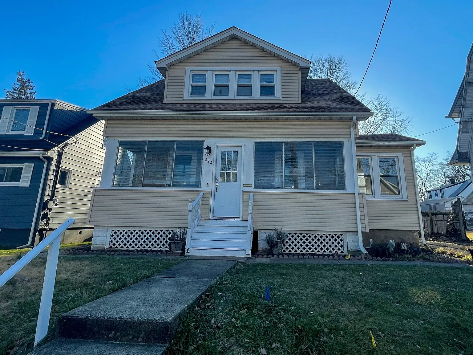 424 Robins St photo 1