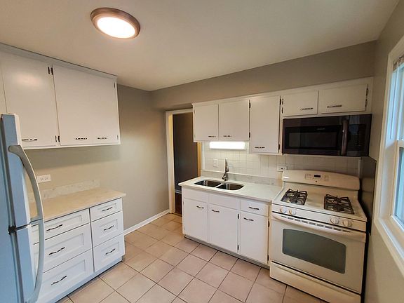 3rd image of 420 S Lake St APT C