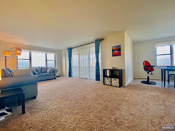 3rd image of 2100 Linwood Ave APT 21V