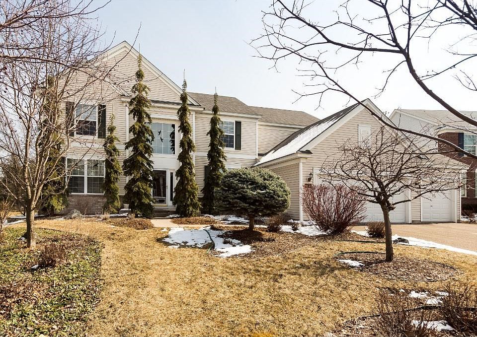Popular Pulte Yorkshire Two Story Plan.   4 Bedrooms, 5 bathrooms, poss 5th bedroom, gourmet kitchen, profess grade appliances, and much, much more!  So many upgrades in this home, you have to see it to believe it.