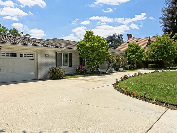 2nd image of 320 W Wistaria Ave