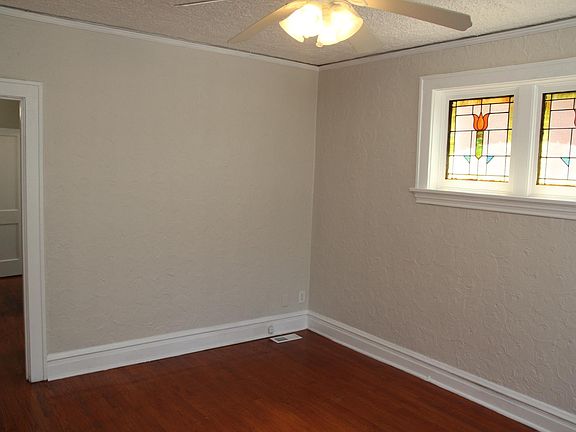3rd image of 1710 Yale Ave