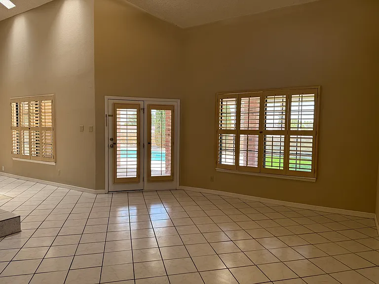 2112 Home Show Ln — Photo 8