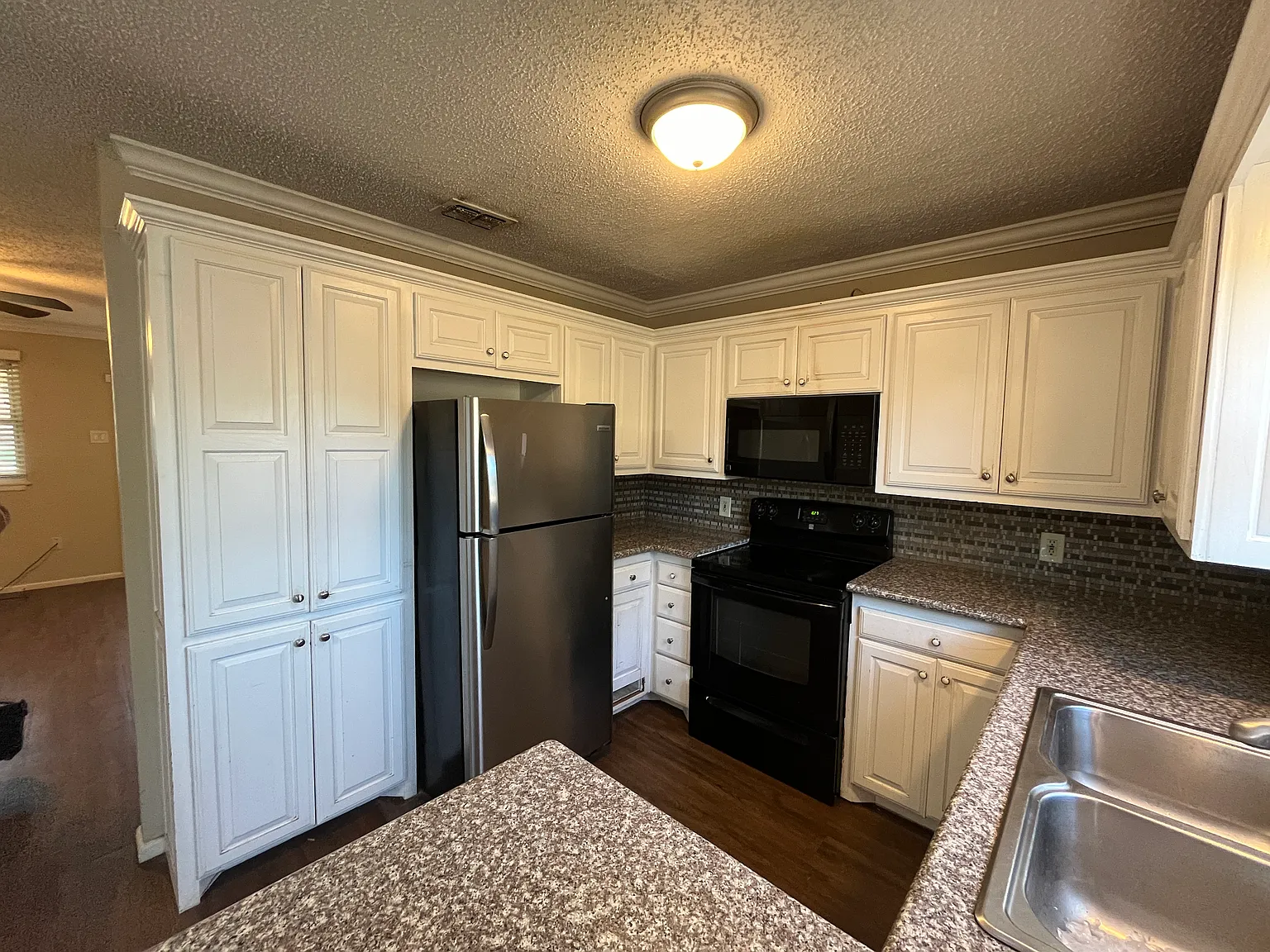 4 bed, 1236 sqft, $1,600 — Photo 2