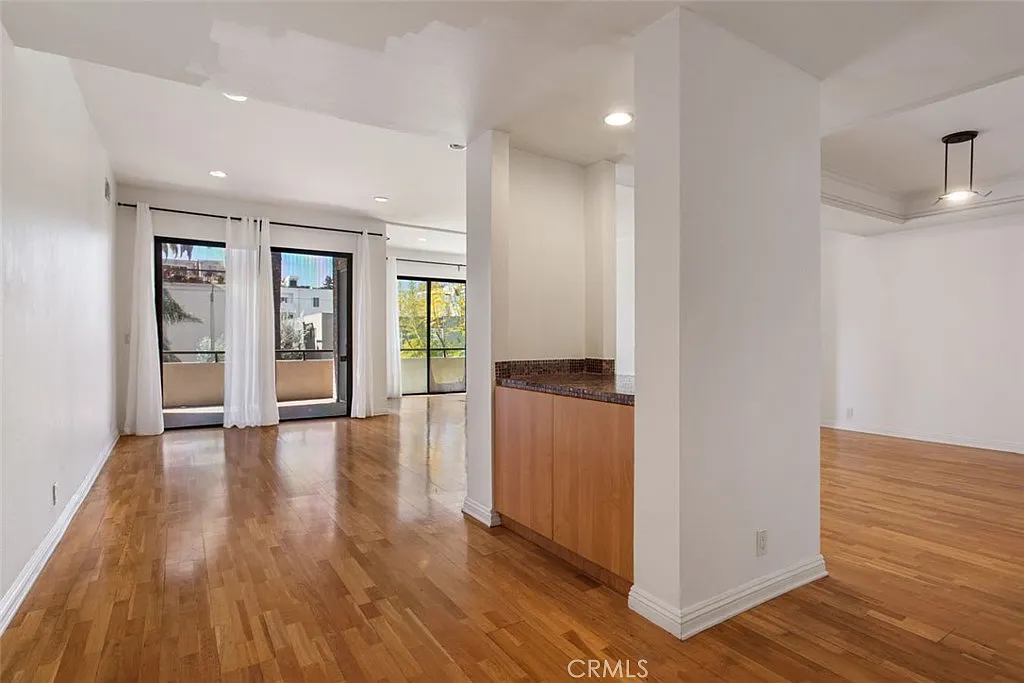 2 bed, 2.5 bath, 2066 sqft, $5,500 — Photo 3