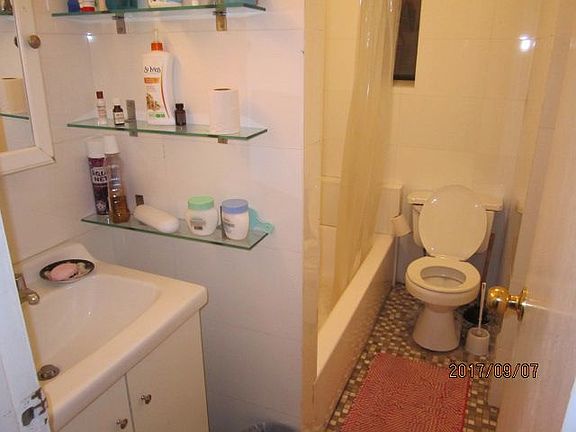 5th image of 107 Van Buren St APT 4