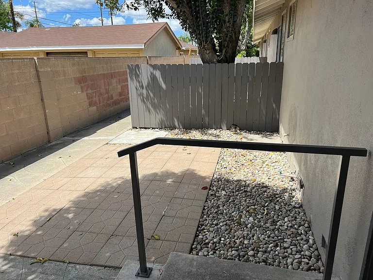Charming 1 Bedroom unit, completely remodeled with In-Unit Washer/Dryer! — Photo 11