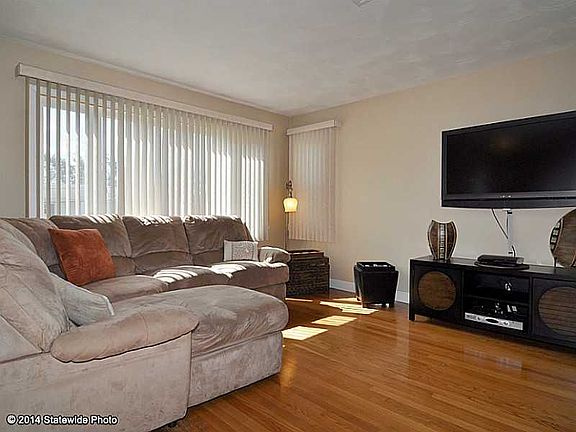 2nd image of 10 Amelia Ct