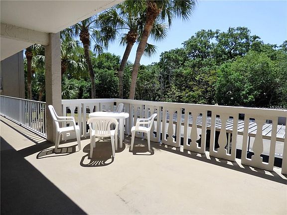 4th image of 940 Virginia St APT 205