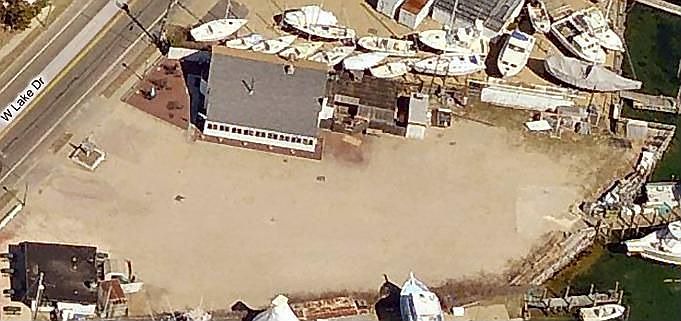 1st image of 440 W Lake Dr