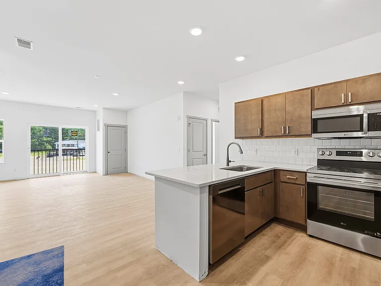 Riverbend Flats Apartments — Photo 1