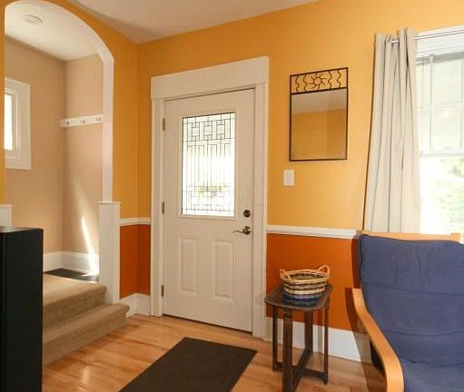 3rd image of 2588 Indianola Ave