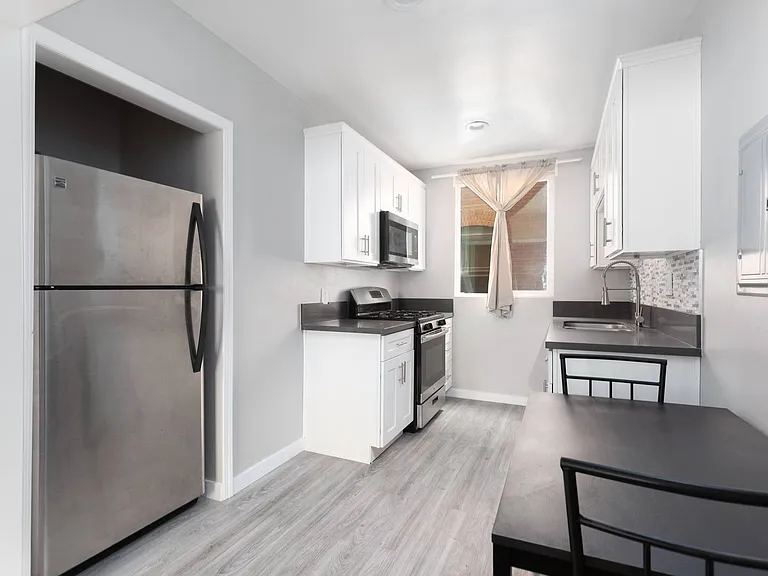 417 S Kenmore Ave — Photo 5