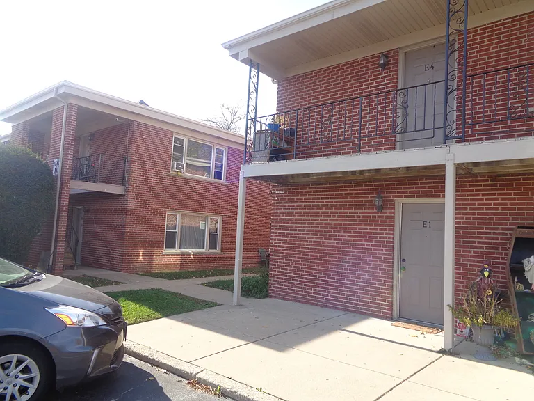 1340 N Main St #E1 — Photo 1