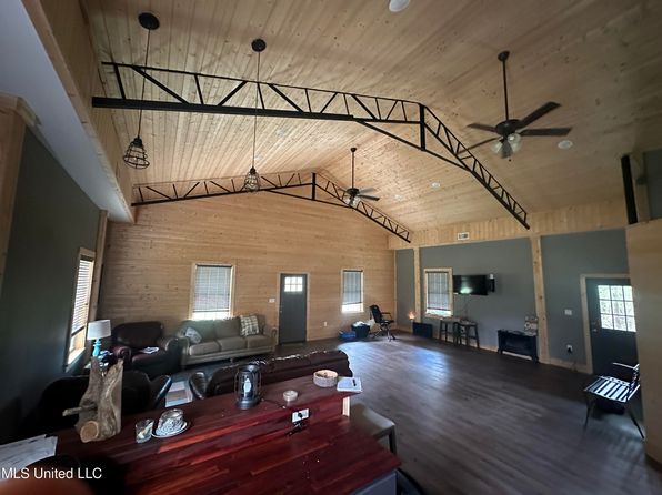 1521 Highway 43, Silver Creek, MS 39663