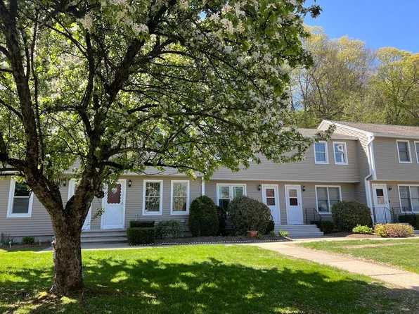1430 Russell Rd APT 22, Westfield, MA 01085