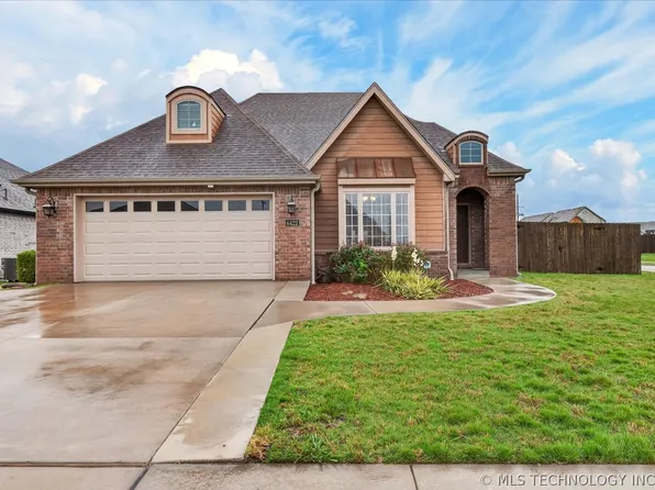 6422 Foxtail Park Dr, Bartlesville, OK 74006