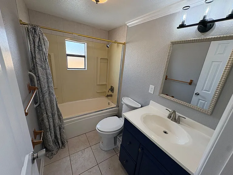 4021 Saunders — Photo 7