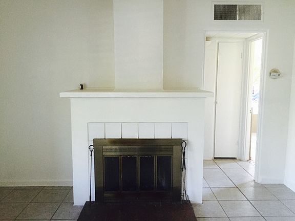 3rd image of 2222 E Whitton Ave