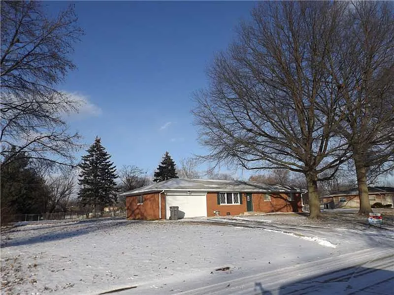 1926 Lilac Dr photo 1