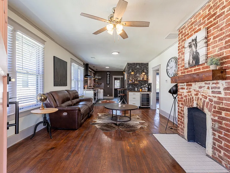 1477 Lyndale Ave — Photo 2