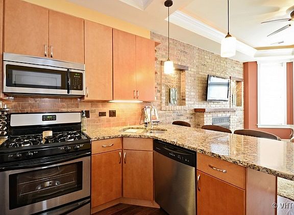 4th image of 1041 N Damen Ave APT 2F