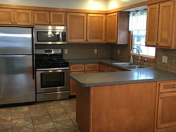 3rd image of 1327 Oakwood Dr
