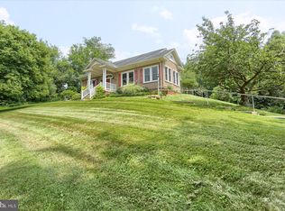 1075 Raver Ln, Glen Rock, PA 17327