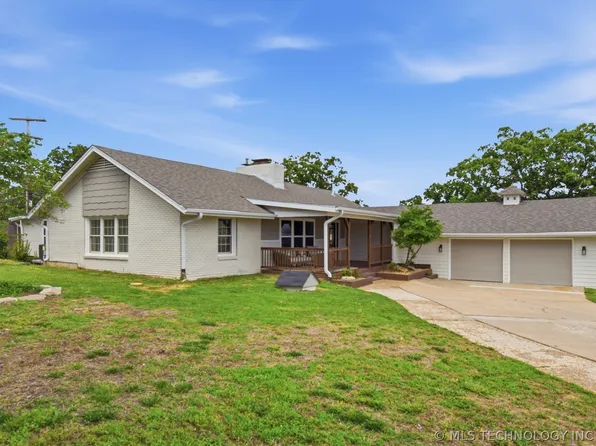 701 Oak Ridge Dr, Sand Springs, OK 74063