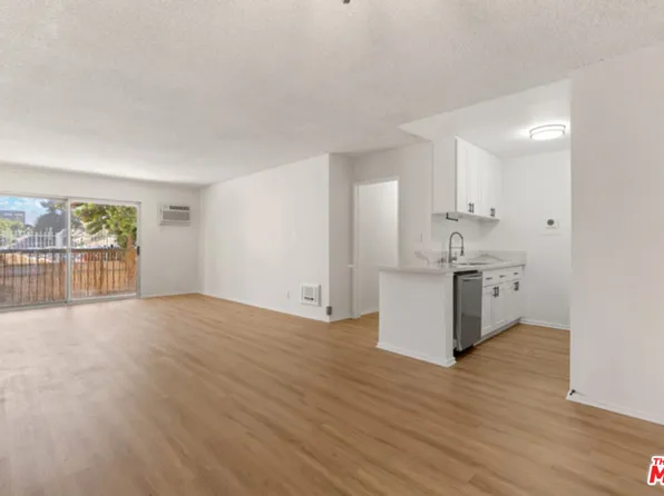 18307 Burbank Blvd Unit 118, Tarzana, CA 91356