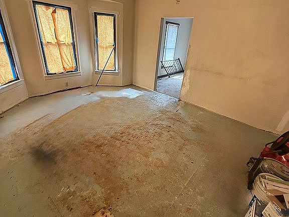 5th image of 2713 Iowa St