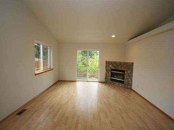 3rd image of 1716 Fruitland Dr