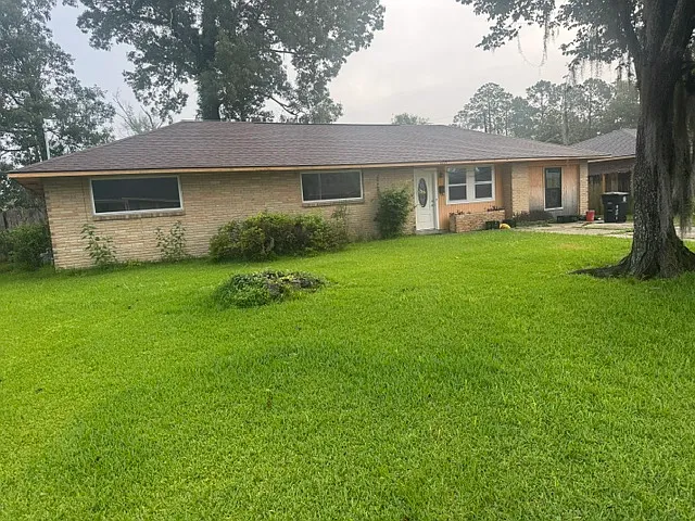 6221 Maplewood Dr