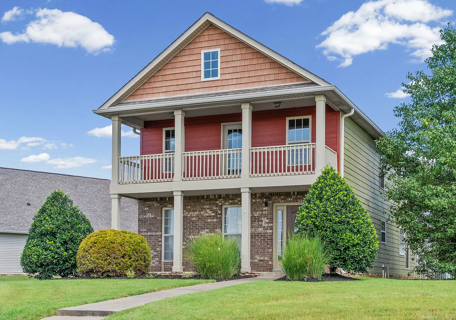 Three Bedroom in Hickory Wild! — Photo 2
