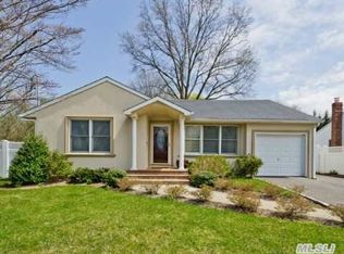 15 Joseph Ln, East Norwich, NY 11732